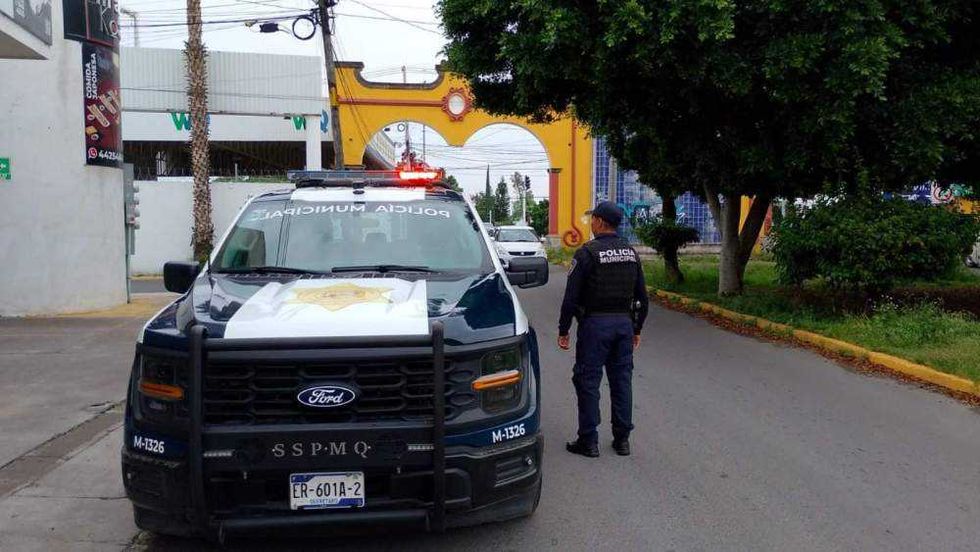 Detienen a sujeto por robo de vehículo en fiesta de Cuesta Bonita.