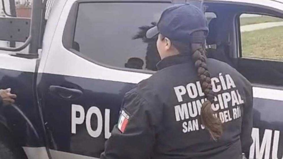 Detienen a sujeto que defraudaba a familias en el Hospital General de San Juan del Río.