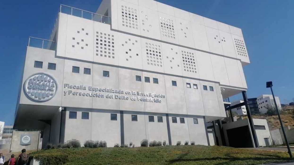 Detienen a un hombre por violencia de género en Querétaro.