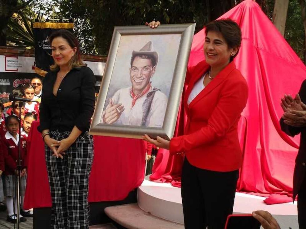 develan escultura de mario moreno cantinflas en tequisquiapan 3