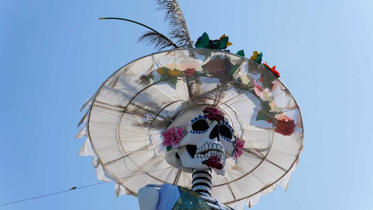 Día de Muertos: La celebración que honra a la vida y a la muerte en México.
