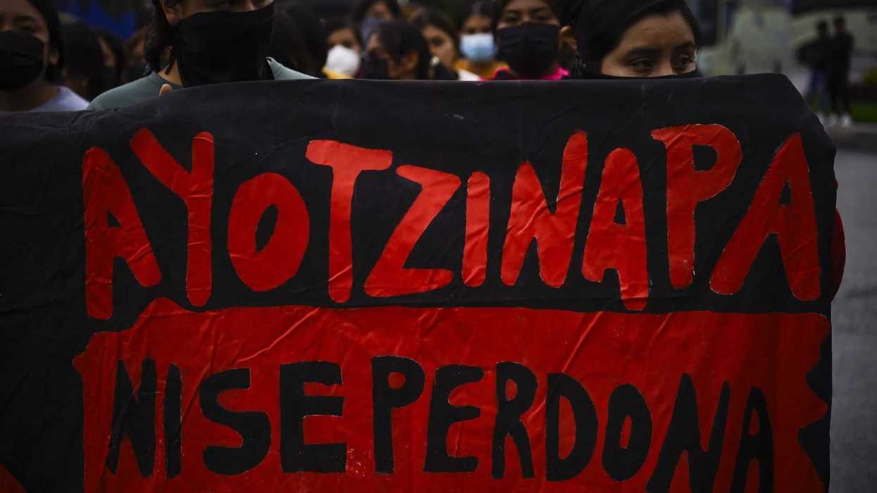 Diez años después, familiares de los 43 estudiantes mexicanos desaparecidos exigen justicia. AFP.