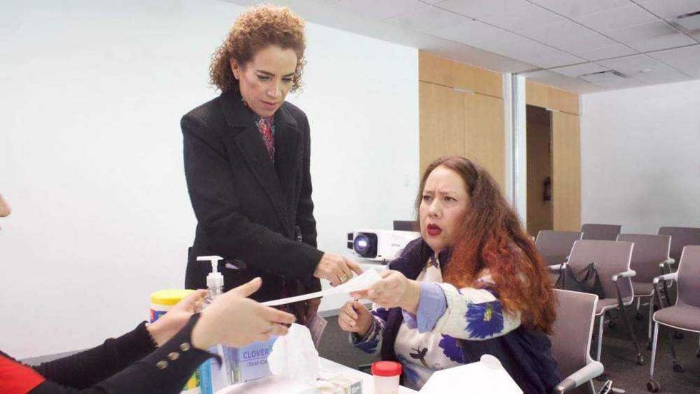 Diputada Adriana Meza Argaluza, acompañada de médicos especialistas y presidenta de la Fundación Chabely, durante jornada de prevención de diabetes en el Congreso Legislativo. Se realizaron 50 pruebas gratuitas de tamizaje.