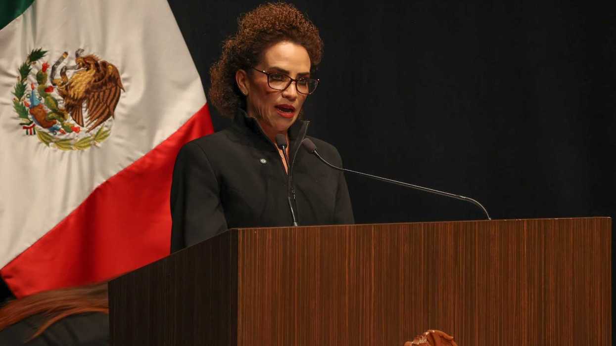 Diputada Adriana Meza Argaluza durante su Segundo Informe en el Congreso de Querétaro