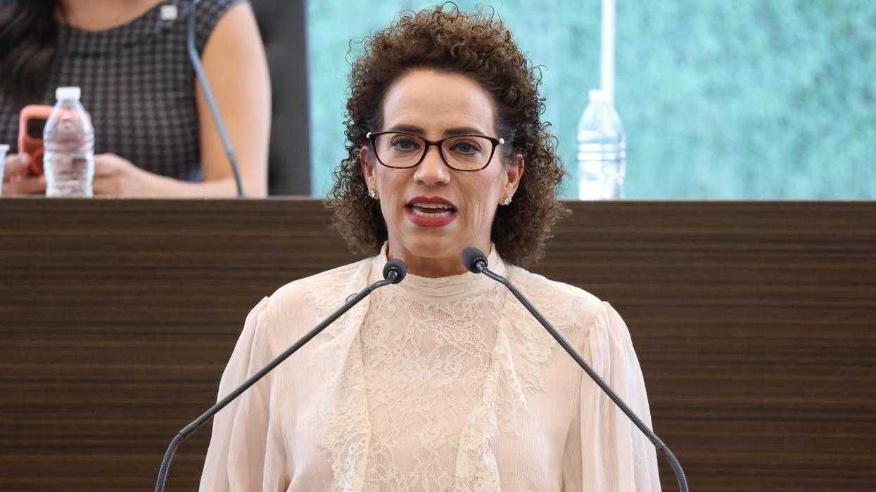 Diputada Adriana Meza Argaluza presenta reconocimiento a atletas queretanos de los Centroamericanos 2026 desde tribuna