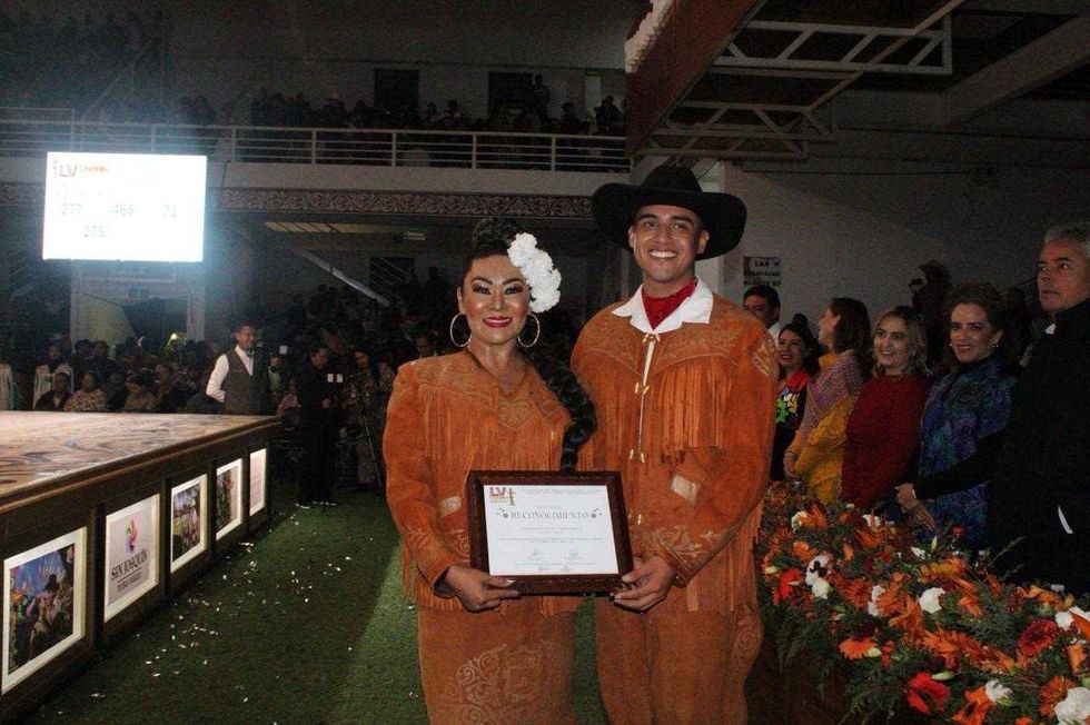 Diputada Adriana Meza durante el Concurso Nacional de Huapango en San Joaqu\u00edn, Quer\u00e9taro