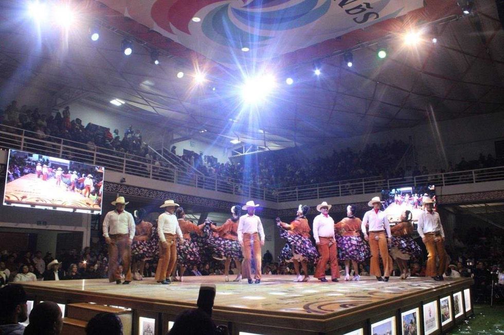 Diputada Adriana Meza durante el Concurso Nacional de Huapango en San Joaqu\u00edn, Quer\u00e9taro