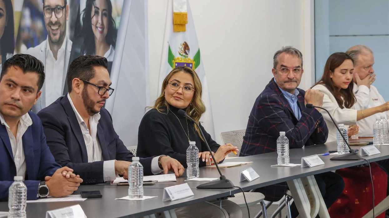 Diputada Claudia Díaz Gayou durante firma alianza estratégica desarrollo económico Querétaro 2026