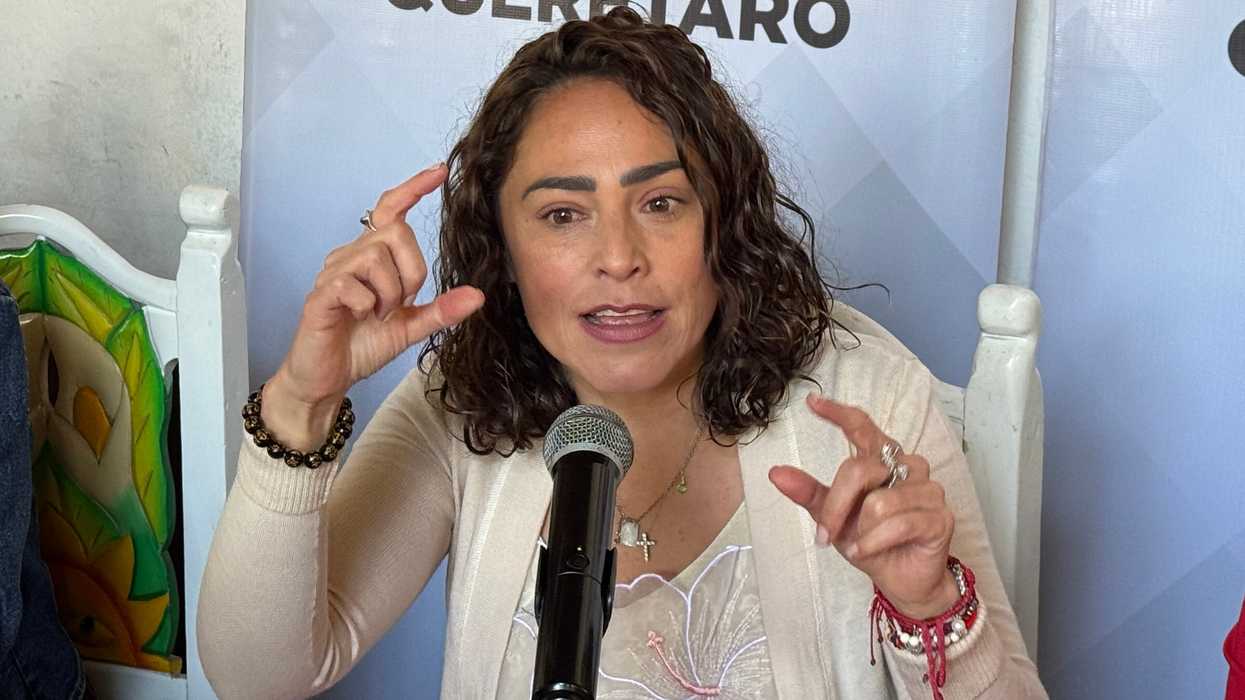 Diputada federal Abigail Arredondo Ramos del PRI habla sobre reducción de jornada laboral en México durante conferencia en Querétaro