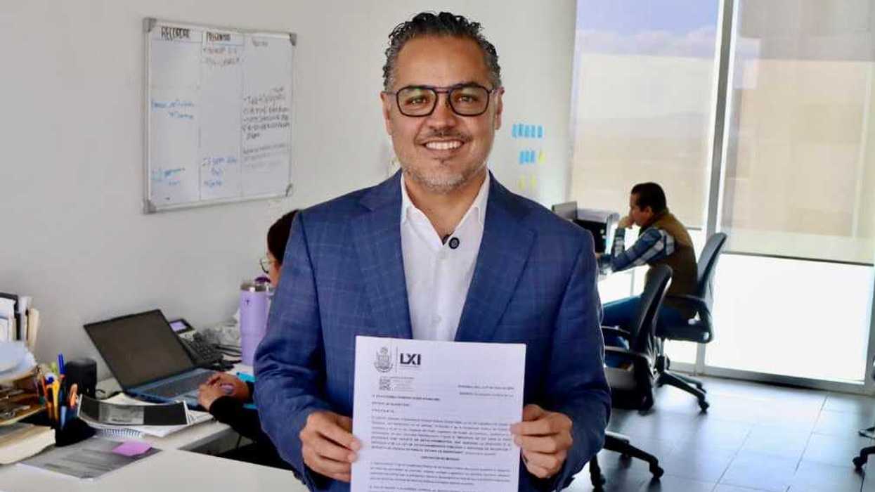 Diputado Enrique Correa Sada sostiene la iniciativa de la Ley Antigandallas en estacionamientos ante la LXI Legislatura de Querétaro