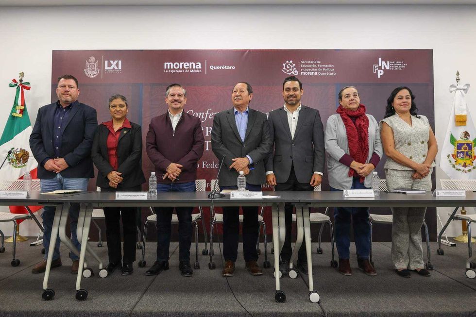 Diputado federal Leonel Godoy Rangel expone reformas constitucionales a legisladores de MORENA Querétaro.