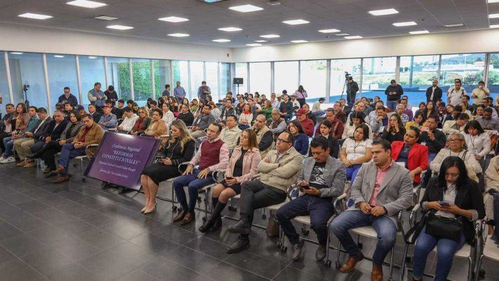 Diputado federal Leonel Godoy Rangel expone reformas constitucionales a legisladores de MORENA Querétaro.