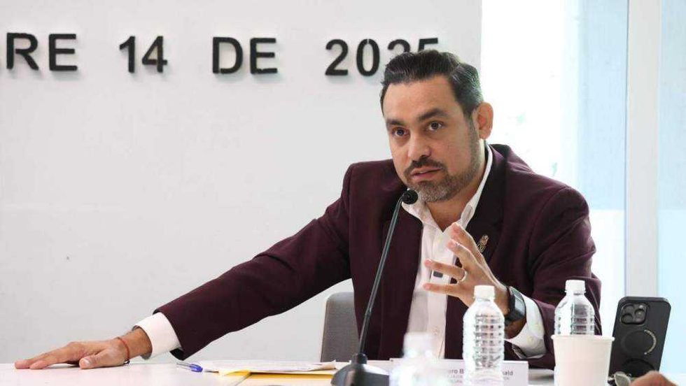 Diputado Homero Barrera McDonald interviene en sesión legislativa. Barrera enfatizó que con la reforma 'Querétaro estará sancionando a quienes cometen este delito que cada vez se vuelve más común' en materia de créditos predatorios.