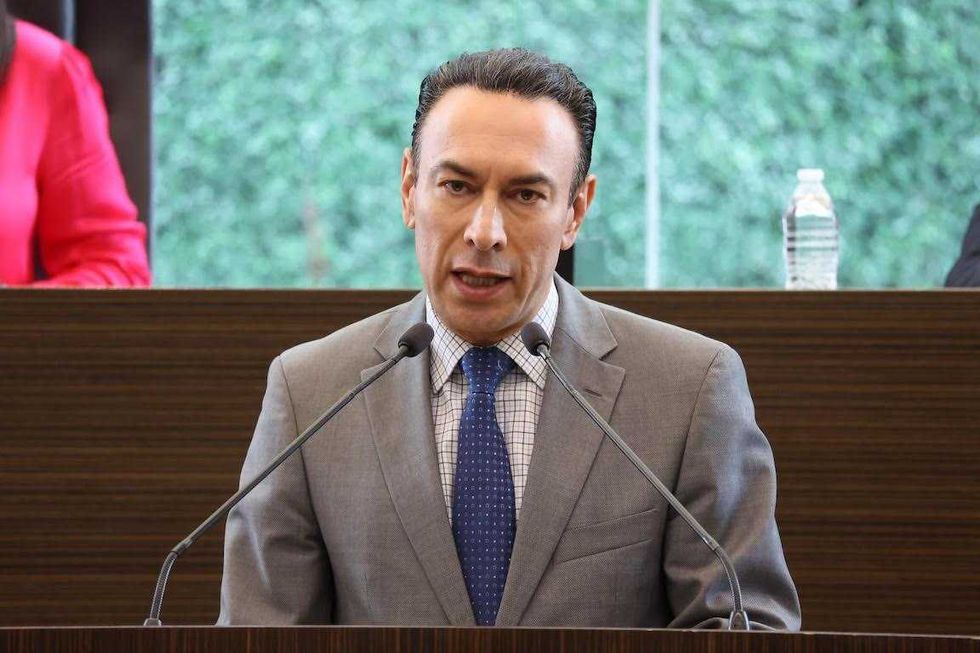 Diputados de la LXI Legislatura de Quer\u00e9taro durante la sesi\u00f3n de Pleno con la Mesa Directiva al frente.