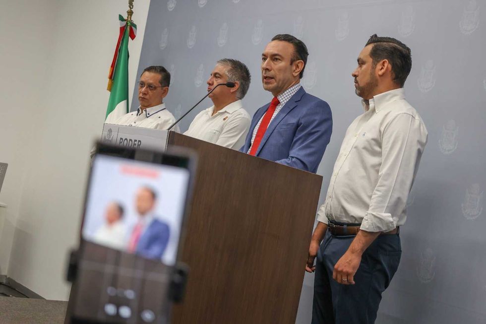 Diputados del Grupo Legislativo de Morena en el Congreso del Estado de Quer\u00e9taro durante conferencia de prensa
