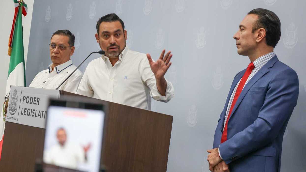 Diputados del Grupo Legislativo de Morena en el Congreso del Estado de Querétaro durante conferencia de prensa