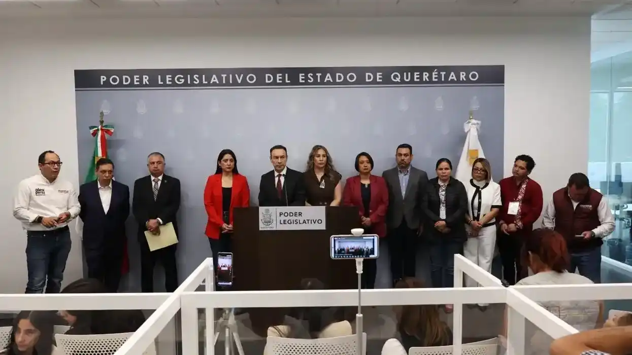 Diputados del Grupo Legislativo de Morena y la coordinadora del PVEM en conferencia sobre la reforma a la Ley Electoral de Querétaro