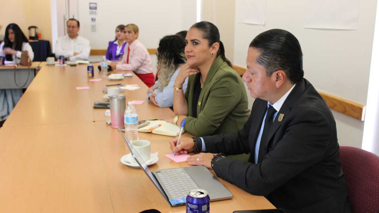 Directiva de CANACINTRA San Juan del Río durante la mesa de trabajo con empresas afiliadas sobre la jornada de 40 horas.