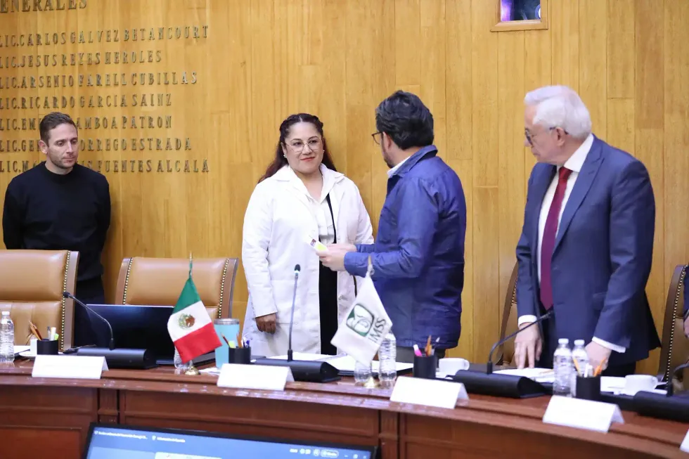 Director general del IMSS Zo\u00e9 Robledo durante la sesi\u00f3n ordinaria del H. Consejo T\u00e9cnico en la que se aval\u00f3 la designaci\u00f3n de la doctora Wendolyn S\u00e1nchez Cruz.
