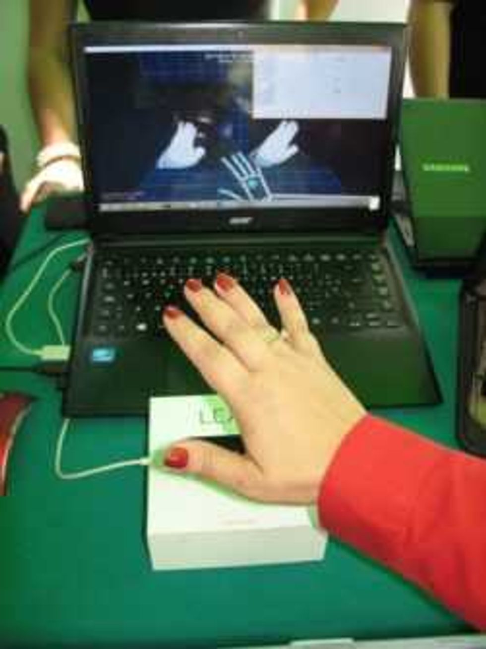 disena-itq-dispositivo-para-traduccion-de-lenguaje-de-senas-01