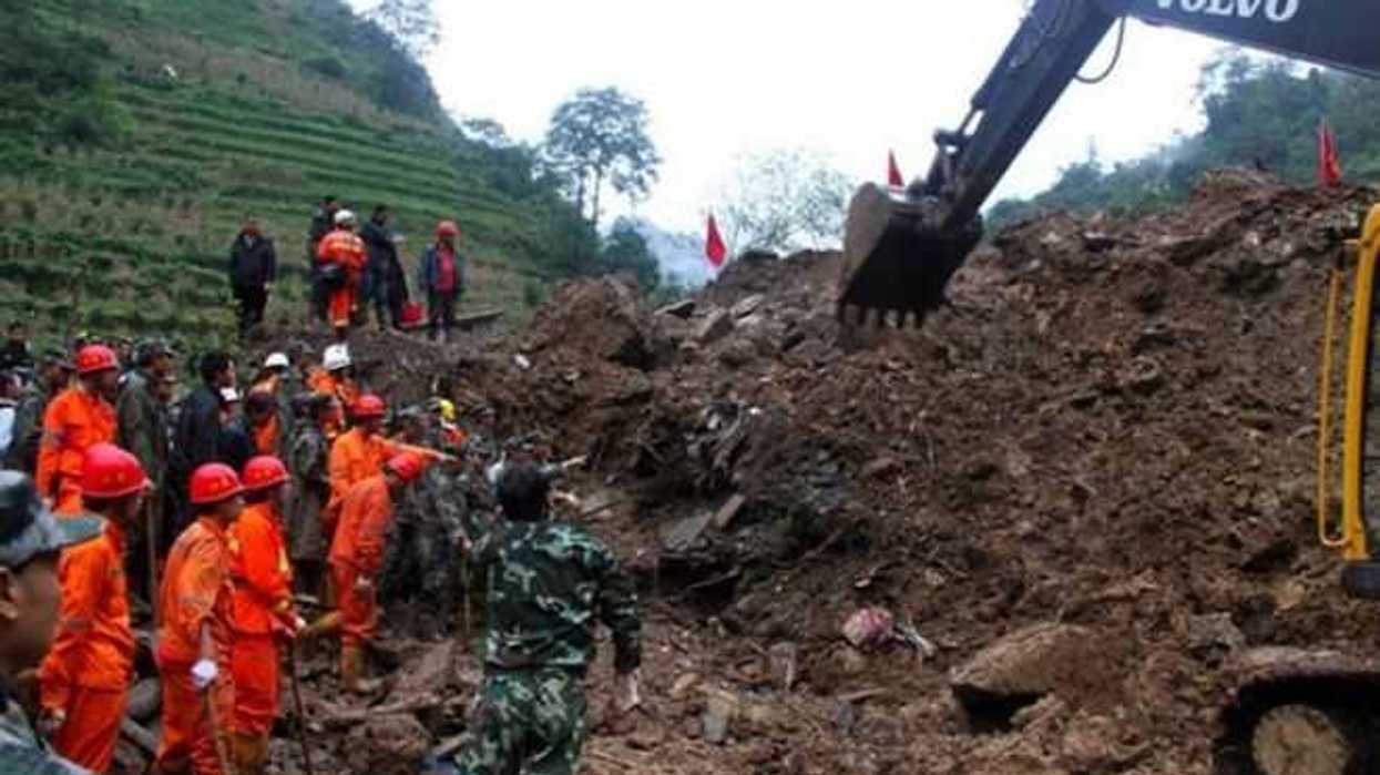 doce-personas-quedan-sepultadas-tras-deslizamiento-de-tierra-en-china