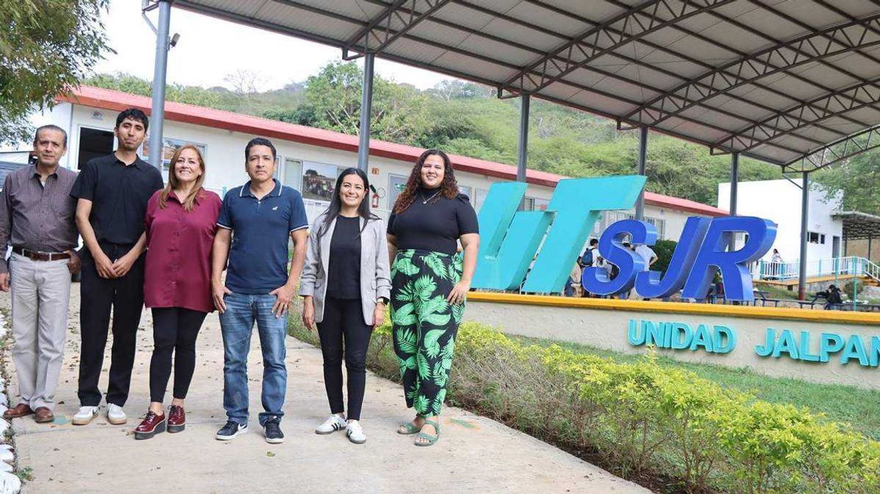 Docentes de Universidad Tecnológica San Juan del Río en Jalpan reciben certificación CONOCER en asesoría financiera.