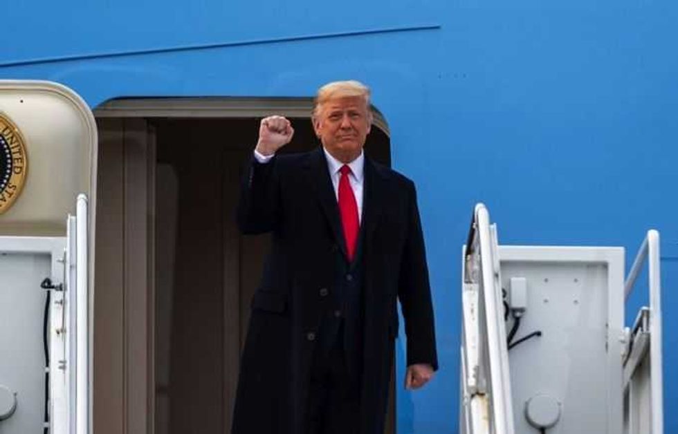 Donald Trump testifica en juicio por fraude empresarial en Nueva York.