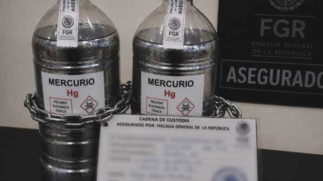 Dos envases de mercurio asegurados por la FGR con cadena de custodia, localizados en Pinal de Amoles, Querétaro