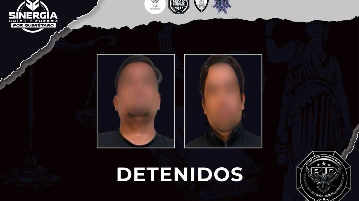 Dos hombres detenidos con el rostro difuminado, presentados por autoridades tras aseguramiento de armas en Tequisquiapan.