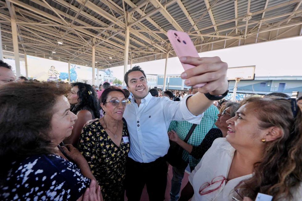 dultos mayores bailan durante el evento Celebra tu Vida en la delegaci\u00f3n Josefa Vergara de Quer\u00e9taro