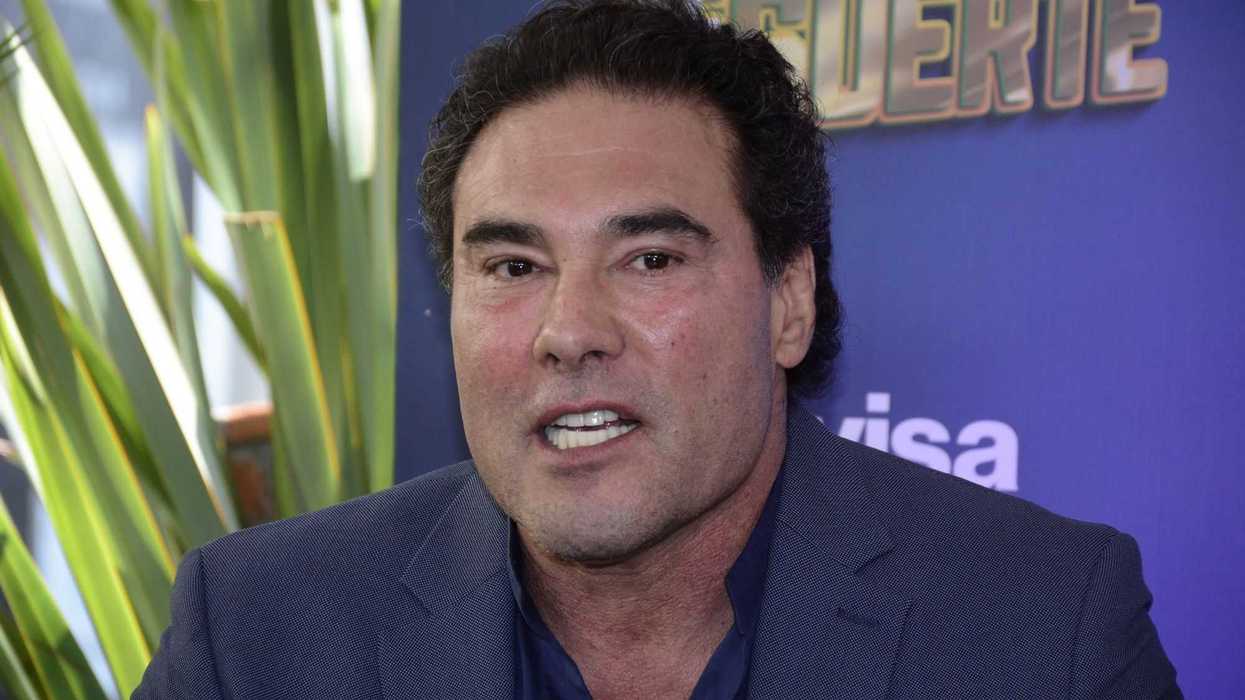 Eduardo Yáñez vuelve a confrontarse con una reportera en un evento público y le arreaba su celular. AGENCIA MÉXICO.