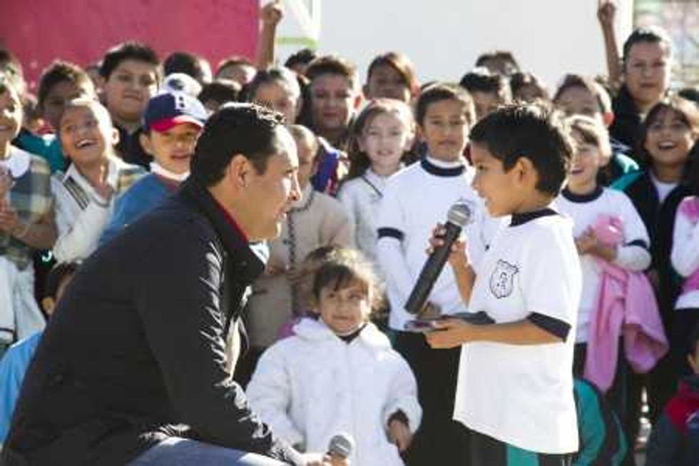 EDUCACION: Fabián Pineda Morales.
