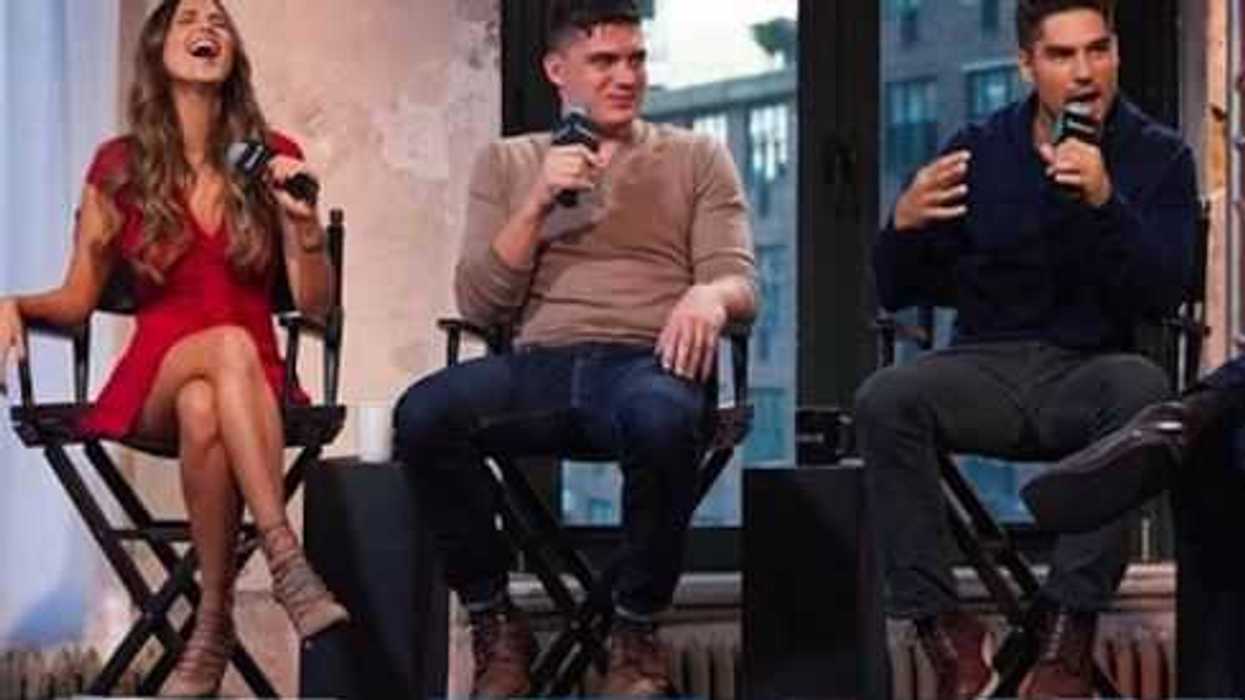 Eiza González, se reencontró con el actor D.J. Cotrona para promocionar la segunda temporada de la serie que protagonizan (Del Crepúsculo al amanecer). FOTO/AGENCIA MEXICO