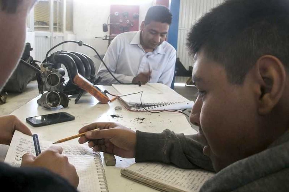 el 60 de egresados del icateq se incorporan al sector productivo 1