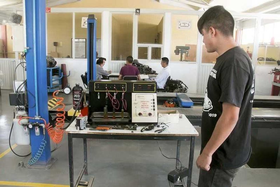 el 60 de egresados del icateq se incorporan al sector productivo 3