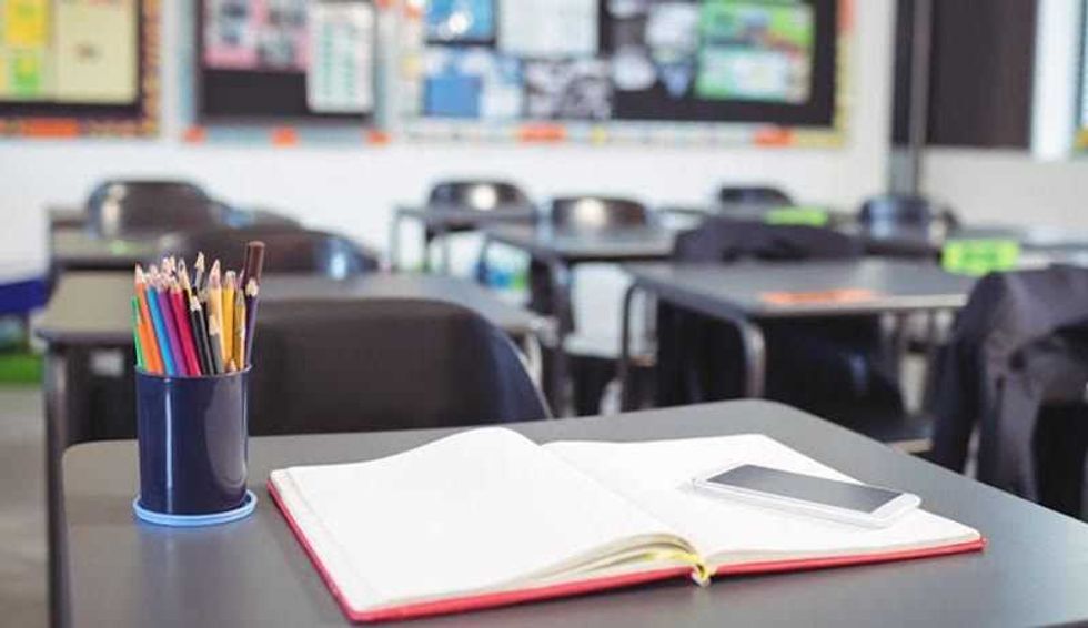 el 60 de ninos y jovenes viven ausencia de los padres1