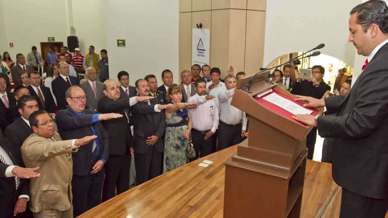 El alcalde Fabián Pineda Morales, toma protesta a la nueva mesa directiva de la CANACO.