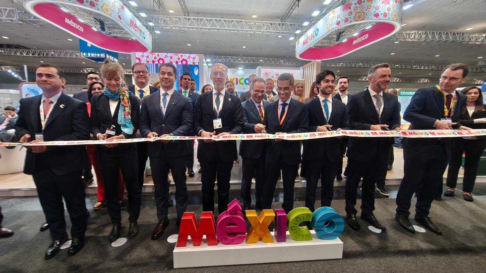 El alcalde Felifer Mac\u00edas asiste a la inauguraci\u00f3n del pabell\u00f3n Quer\u00e9taro en la Hannover Messe 2026 en Alemania junto al gobierno del estado.
