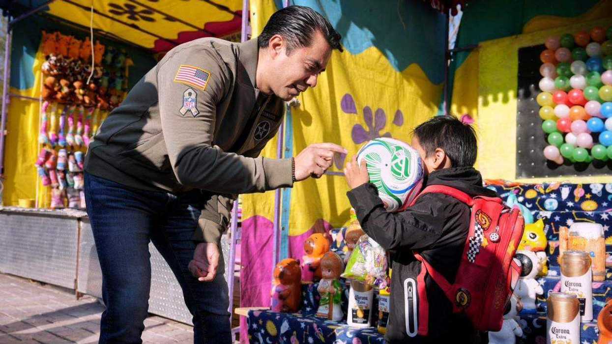 El alcalde Felifer Macías reconoció la labor del personal sindicalizado durante el festejo tradicional del 12 de diciembre, donde anunció incremento salarial del 13 por ciento para 2026.