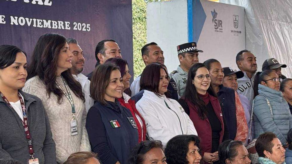 El Alcalde Roberto Cabrera Valencia encabezó la Jornada por la Paz junto a corporaciones de seguridad y dependencias estatales en Plaza Independencia.