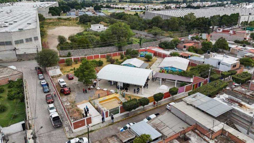 El alcalde sanjuanense destaca que más de 70 escuelas han sido beneficiadas con obras de infraestructura educativa durante su administración, como parte del Cuarto Informe de Gobierno.