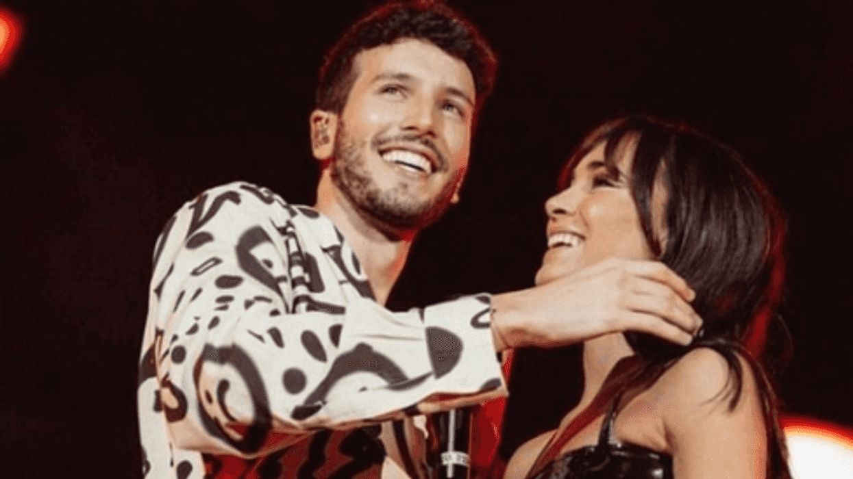 El beso entre Aitana y Sebastián Yatra que confirmaría su relación amorosa. AGENCIA MÉXICO.