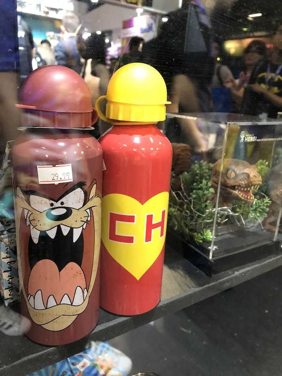 el chapulin colorado muestra su poder en la comic con de brasil