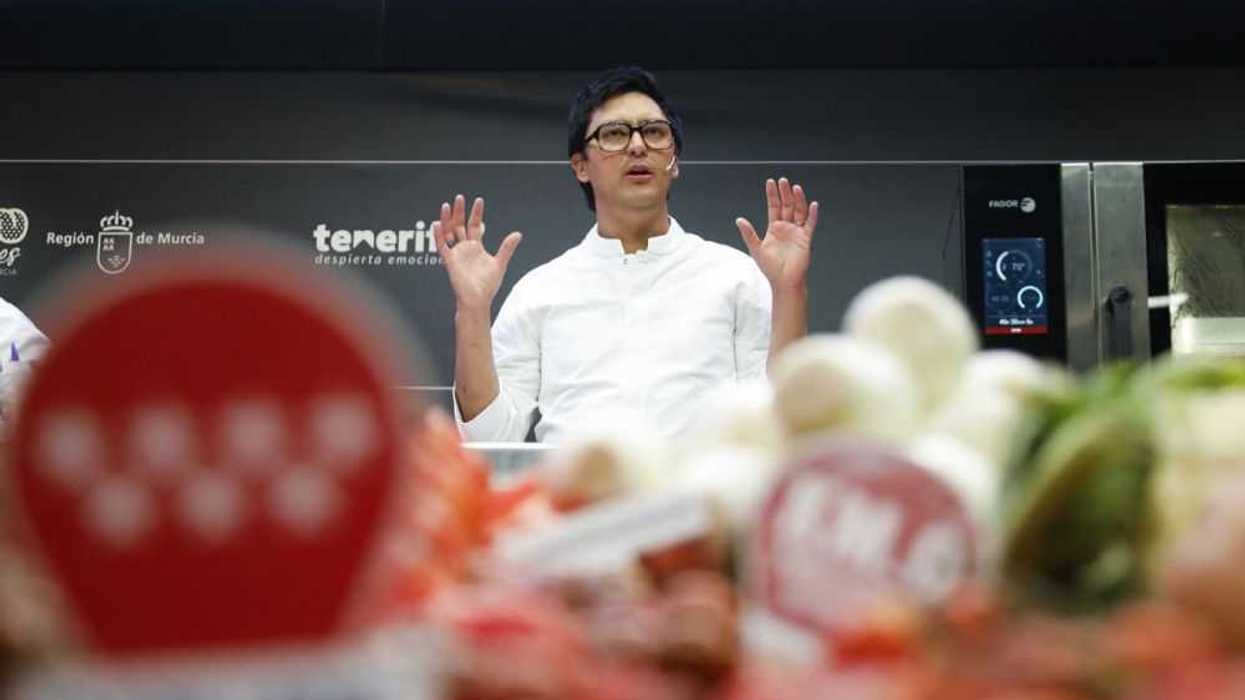 El chef Santiago Cueva endulza Madrid Fusión con el sabor del cacao de Quito. EFE/ David Fernández.