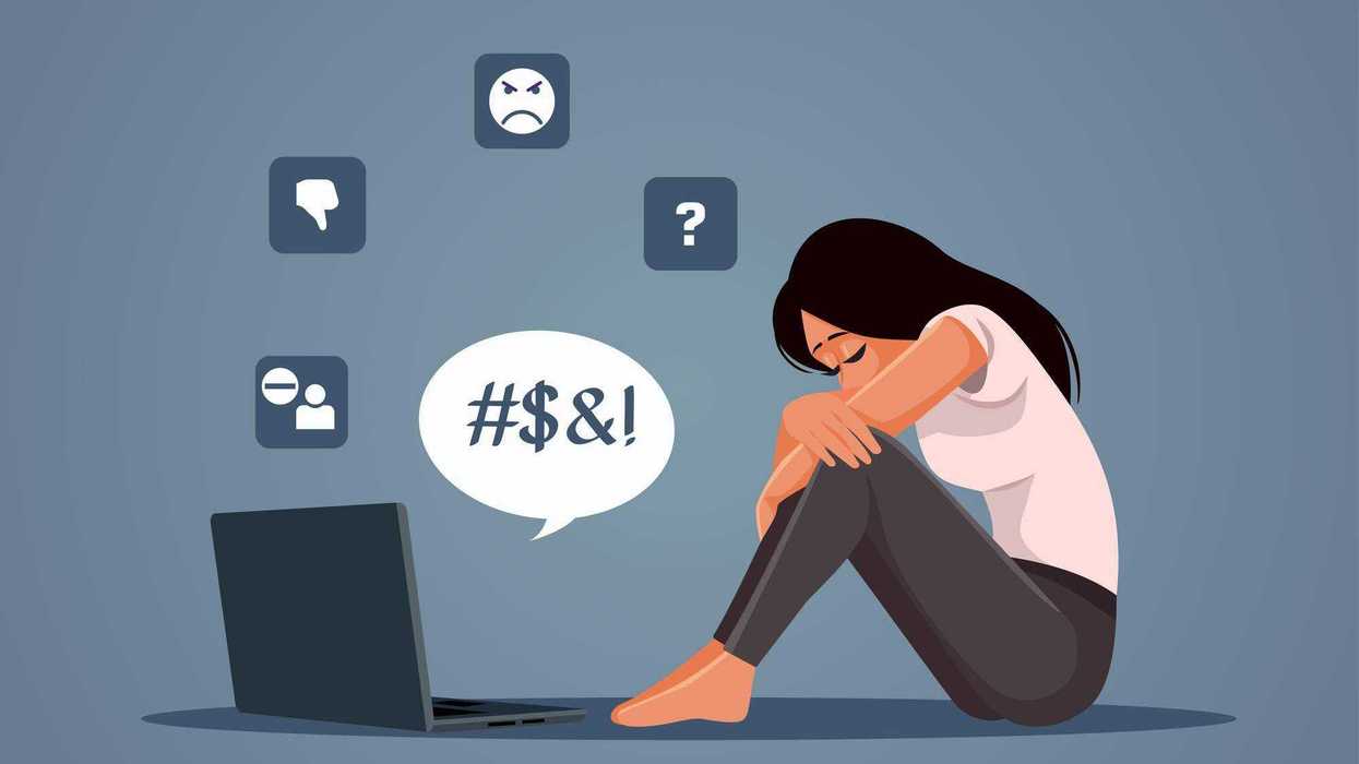 El ciberacoso afecta a millones de mujeres y genera un entorno digital hostil.