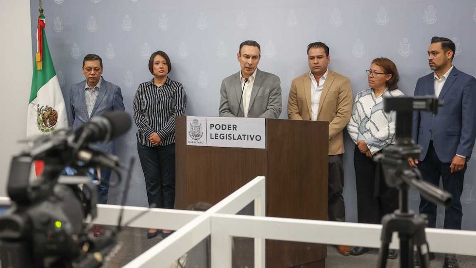 El coordinador de Morena, Arturo Maximiliano Garc\u00eda, durante conferencia de prensa en el Congreso del Estado de Quer\u00e9taro.