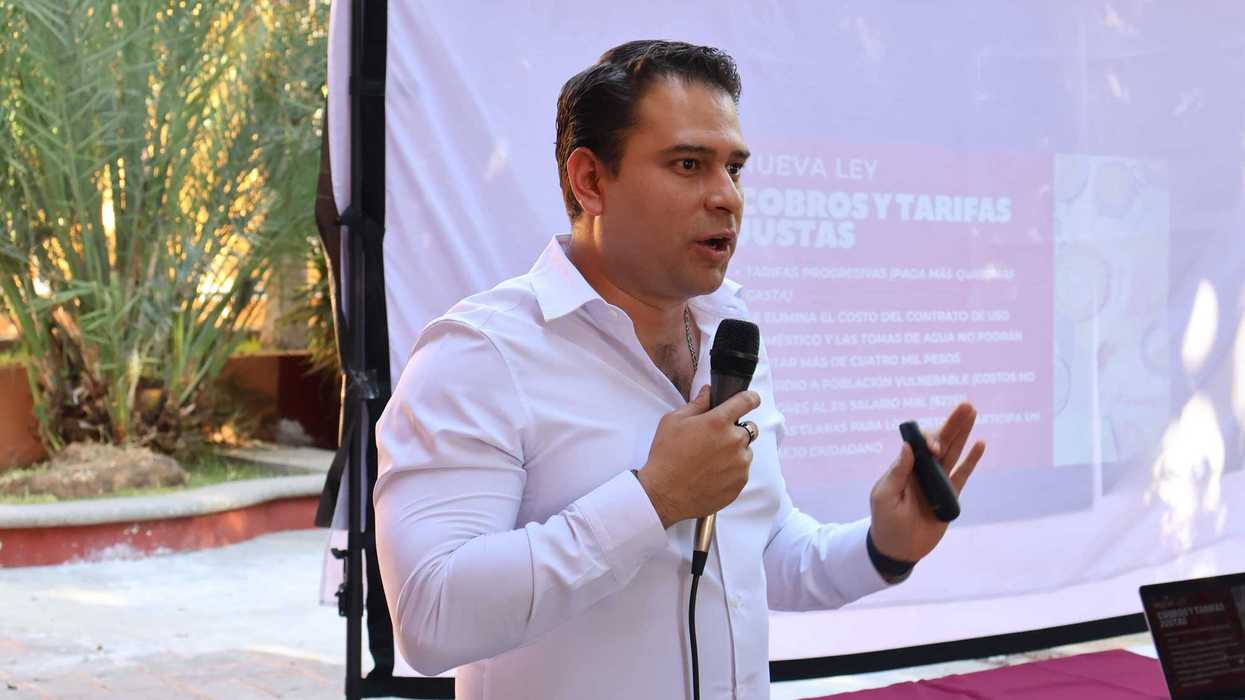 El diputado Eric Silva Hernández durante el primer foro regional por la Ley de Aguas de Querétaro en San Miguel Palmas, Peñamiller