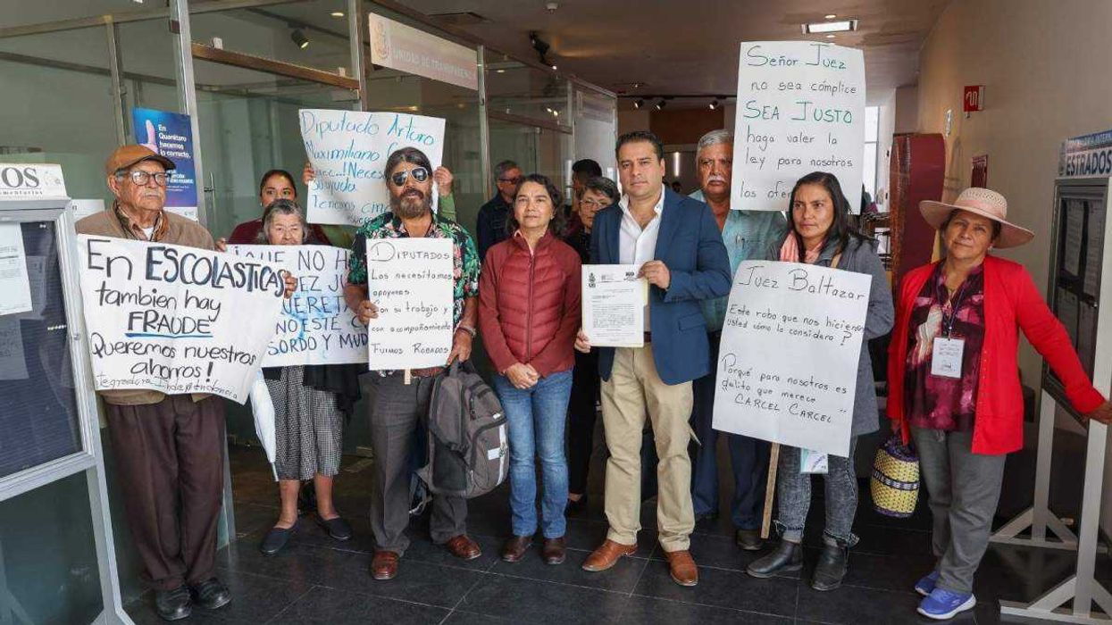 El diputado Eric Silva Hernández, junto con adultos mayores defraudados y legisladores de MORENA, presentaron exhorto a la Fiscalía de Querétaro para esclarecer fraude de caja de ahorro que opera desde 2019 sin detenciones.