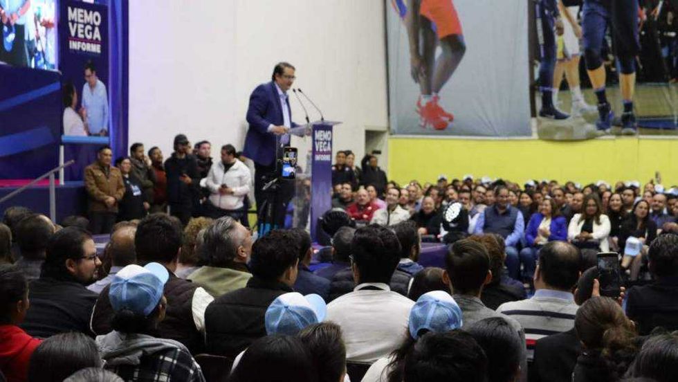 El diputado Guillermo Vega Guerrero presentó su primer informe de actividades legislativas ante autoridades estatales y municipales en San Juan del Río este sábado.