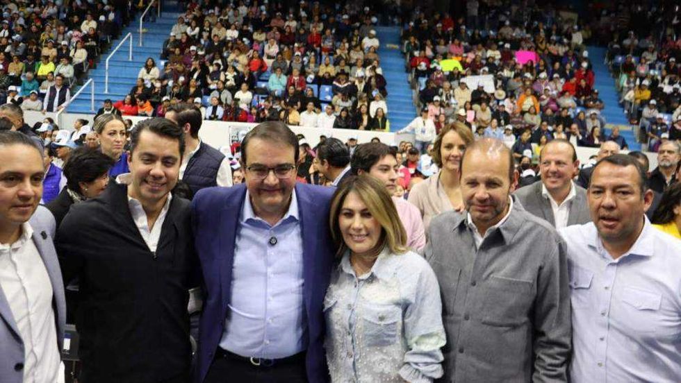 El diputado Guillermo Vega Guerrero presentó su primer informe de actividades legislativas ante autoridades estatales y municipales en San Juan del Río este sábado.